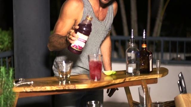 How to make the best Cosmopolitan Cocktail смотреть онлайн