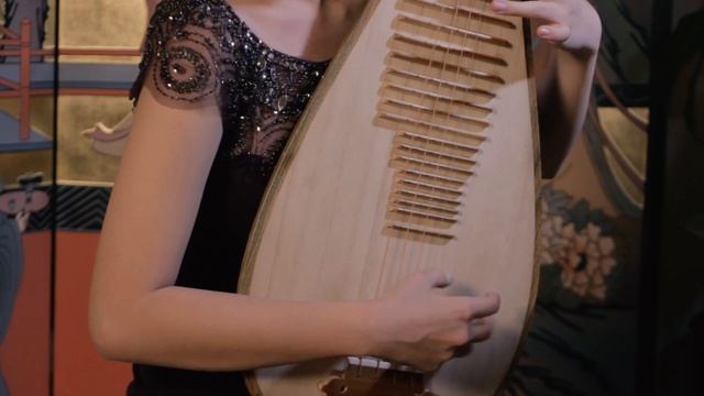 Young girl plays the Pipa (Chinese Instrument) смотреть онлайн