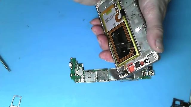 Разборка и ремонт HUAWEI P8 Lite ALE-L21 сам нажимается сенсор. Часть 1.