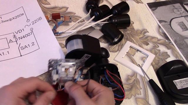 Датчик движения IEK ДД 008 . Как подключить .