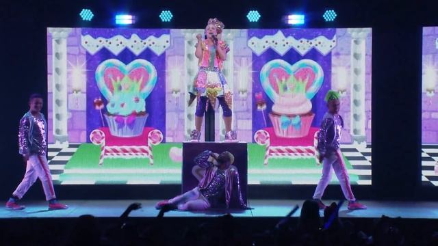 JoJo Siwa - EVERYDAY POPSTARS (Official Live Performance Video)