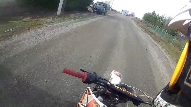 ДУШОЙ НА ЭНДУРО ЖОПОЙ НА СКУТЕРЕ | ЭНДУРО СО СКУТЕРИСТАМИ смотреть онлайн