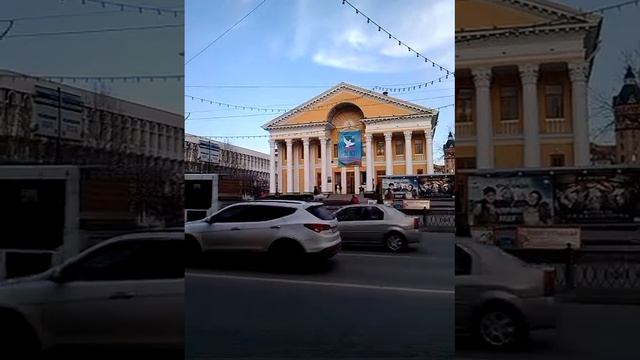 Виртуозное исполнение Пьяцолла у кинотеатра Родина в Уфе смотреть онлайн