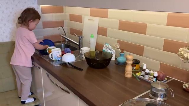 Один день 2-летнего ребенка. Режим дня в 2 года и 3 месяца смотреть онлайн