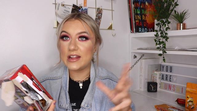 BRITISH GAL TRIES AUSSIE FOODS | Josie Peaches