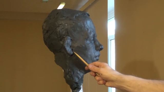 Завершение этюда головы и подготовка клейстера для папье-маше (Уроки скульптуры и рисунка) смотреть онлайн