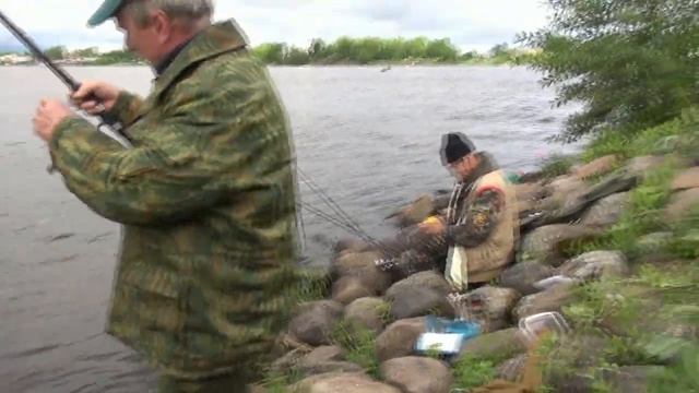 Рыбалка на реке Волхов, июнь 2022. Уха на костре смотреть онлайн