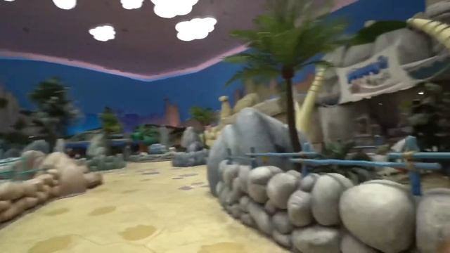 Гуляем по парку Уорнер Бразерс в Абу-Даби. Часть 2. We walk in the park Warner Bros. Part 2. смотреть онлайн