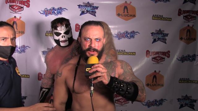 A golpes terminaron Súper Beast y el Hijo de Dos Caras en backstage de IWRG смотреть онлайн