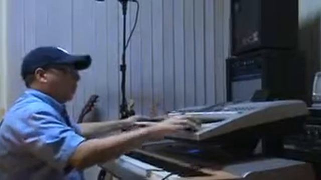 GUITAR RIFFS ON KEYBOARD - DISTORTION ON KEYBOARD PSR S900 6 смотреть онлайн