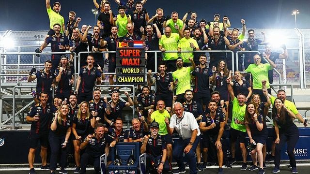 ФЕРСТАППЕН СНОВА ЧЕМПИОН | Гонщики еле выжили в жаре | Катар'23 (ft. Финансы Формулы-1) смотреть онлайн