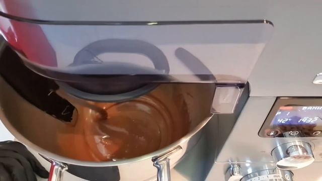 УРОК 5. ТЕМПЕРИРОВАНИЕ ШОКОЛАДА В КЕНВУД (автопрограмма модели 9040S) смотреть онлайн