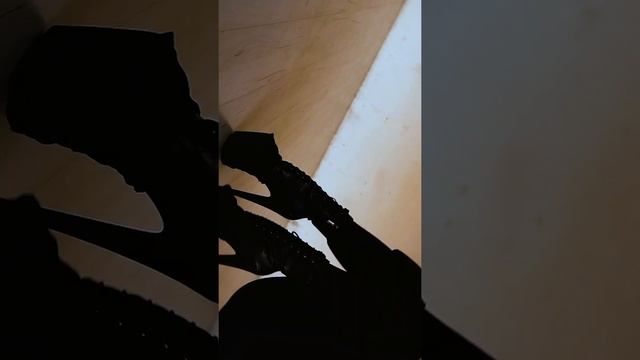 Защита на стрипы на шнуровке, черная смотреть онлайн