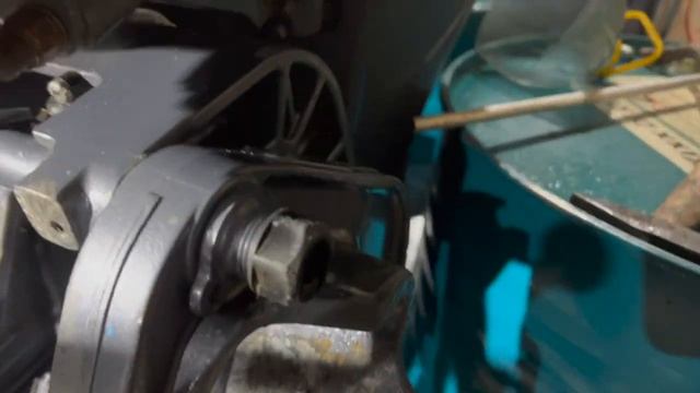 Бесплатная подставка для лодочного мотора из одного палета. Мойка мотора Yamaha F40 BET. смотреть онлайн