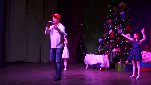 В лесу родилась елочка... смотреть онлайн