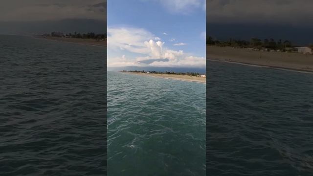Пляж до горизонта. Вид на пляж Алахадзы