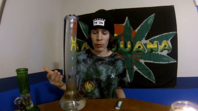 BIG BONG vs SMALL BONG смотреть онлайн