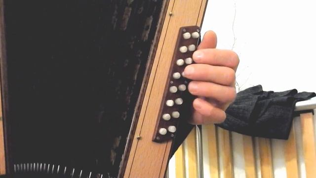 В лесу родилась ёлочка...(как играть на гармони) смотреть онлайн