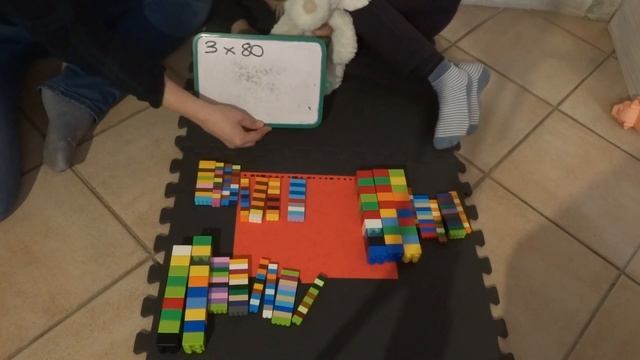 Rennou et Lutin dans la pièce rouge смотреть онлайн