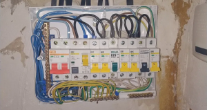 Сборка бюджетного электро щитка для однокомнатной квартиры, своими руками. Самый дешевый вариант.