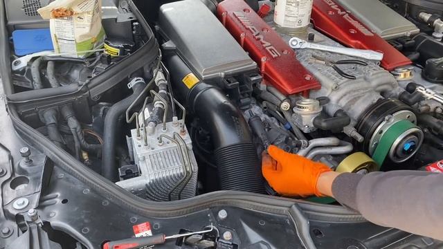 How to Depressurize Fuel System in a 2006 Mercedes Benz E55 AMG смотреть онлайн