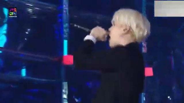 Юнги( Suga) показал всем что они поют и читают рэп не под фонограмму