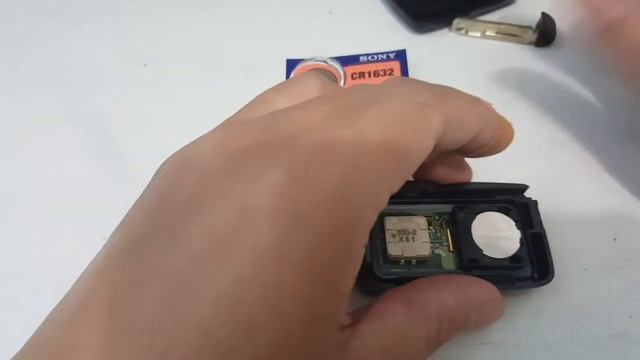 Changing Toyota Wish Keyless Remote Battery смотреть онлайн