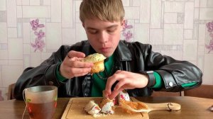 МУКБАНГ ПРАЗДНУЕМ ПАСХУ!!! КУШАЕМ КУЛИЧИ!