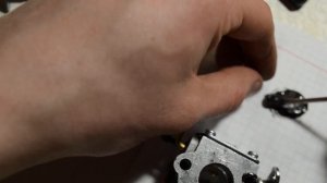 Как заглушить ускорительный насос карбюратора бензопилы