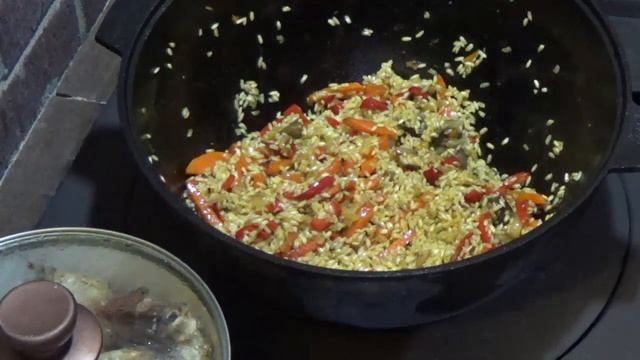 Куриные ножки с рисом и овощами в казане смотреть онлайн