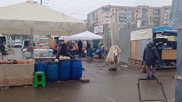 Одесса. Укрпочта выдает бесплатно лампочки пенсионерам, но при наличии удостоверения#ukraine смотреть онлайн