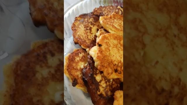 ??? ОЧЕНЬ ВКУСНЫЕ СЫРНИКИ СО СМЕТАНОЙ. ГОТОВИМ БЫСТРО, ПРОСТО И ВКУСНО #сырники, #вкусно, #просто смотреть онлайн