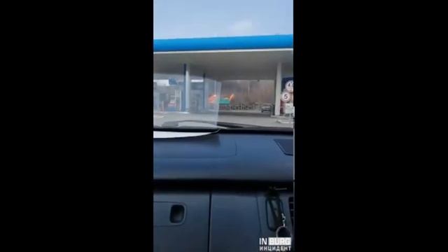 В Екатеринбурге горят два частных дома смотреть онлайн