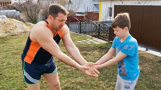 Волейбол, причём мяча с низу! смотреть онлайн