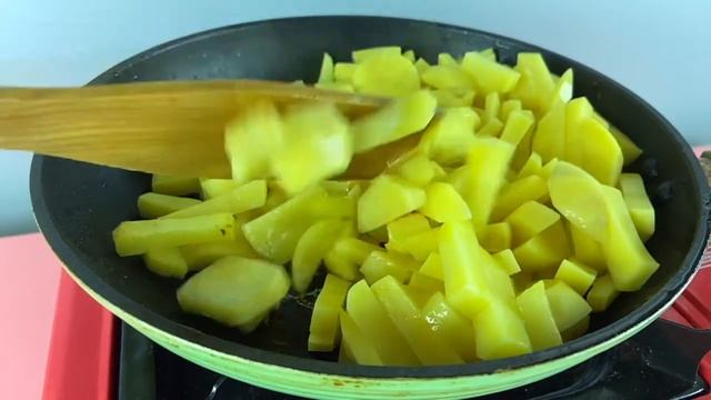 Вкуснейшая жареная картошка с грибами и сметаной! Рецепт 2021. смотреть онлайн