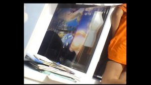 Чурка ссыт в окно