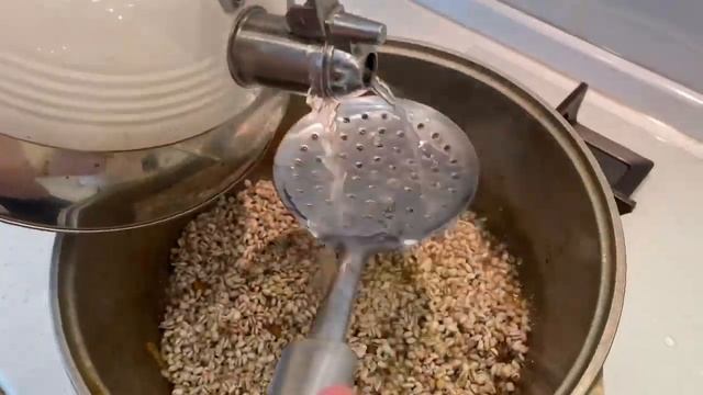 Плов из перловки(плов наоборот).Такую вкусную перловку вы не ели эпизод №1002 смотреть онлайн