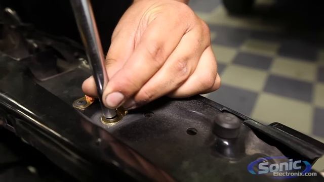 How to Properly Ground a Car Amplifier | Good & Bad Examples | Car Audio 101 смотреть онлайн