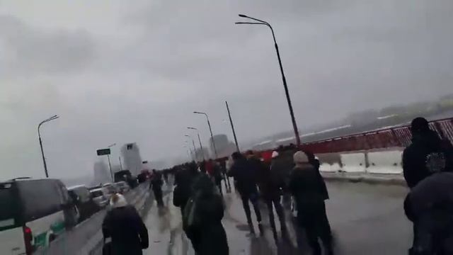 КАК ЛЮДИ ДОБИРАЮТСЯ НА РАБОТУ В ДНЕПРЕ смотреть онлайн