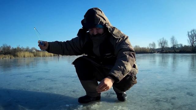 ПЕРВЫЙ ЛЕД 2019-2020 ! Рыбалка на жерлицы.Судак на живца.Карась на безмотылку . смотреть онлайн