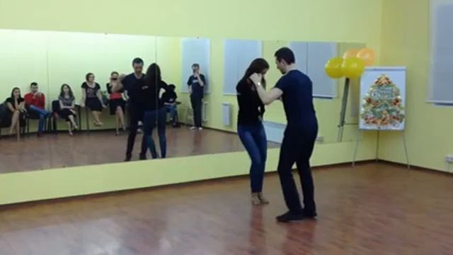 Бачата урок - Продвинутая группа 27.12.2013 смотреть онлайн