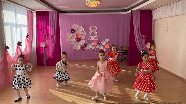 «Танцующие звездочки» 6-7 лет МБДОУ ЦРР детский сад №1 Сардаана смотреть онлайн