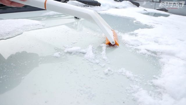 Автомобильная щетка со скребком Fiskars SnowXpert смотреть онлайн