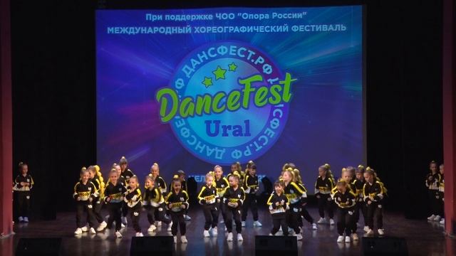 ХК Маленькая страна/ В ритме танца! 2021 смотреть онлайн