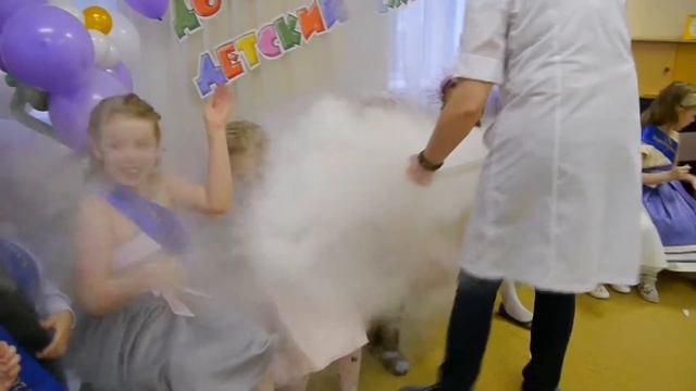 выпускной в детском саду: химические эксперименты (фрагмент 2013г.) смотреть онлайн