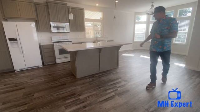 New Home Tours in Sunkist Gardens. Mobile Home Tour. Senior Community Near Disneyland. смотреть онлайн