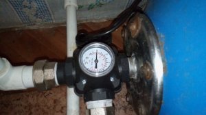 Выезд на дом. Установил регулятор давления на воду.