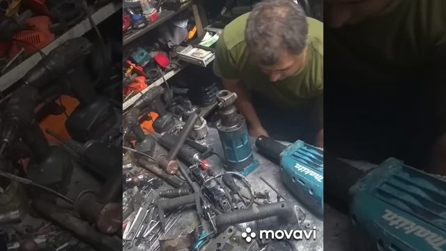 Диагностика отбойного молотка Makita HM1307C . Разбираем . смотреть онлайн