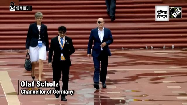 G20 Summit: Glimpses of world leaders, delegates paying tributes to Mahatma Gandhi at Rajghat смотреть онлайн