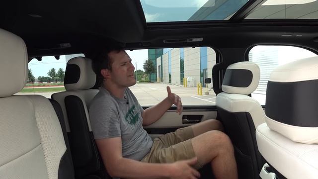 The 2023 Toyota Sequoia Is a Totally New, Surprisingly Cool Full-Size SUV смотреть онлайн